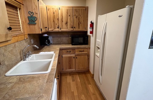 Almont Cabin | Roomy Taylor Canyon Cabin With Private Fishing Access