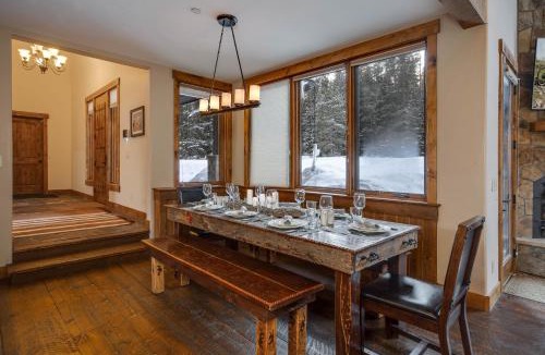 Blue River House | Royal Retreat