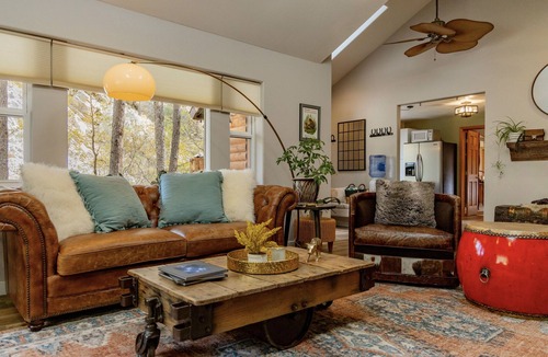 Boulder Cabin | Ruby’s River Cabin - 15 Minutes to Boulder - Hot Tub+Sauna - Cozy Beds