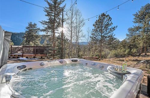 Bailey House | Rustic 4br Cabin W Hot Tub & Patio