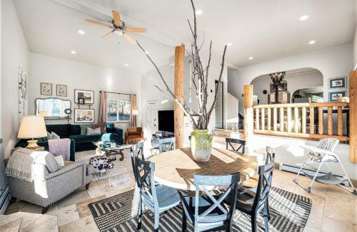 Bailey House | Rustic 4br Cabin W Hot Tub & Patio