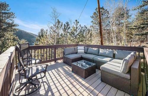 Bailey House | Rustic 4br Cabin W Hot Tub & Patio