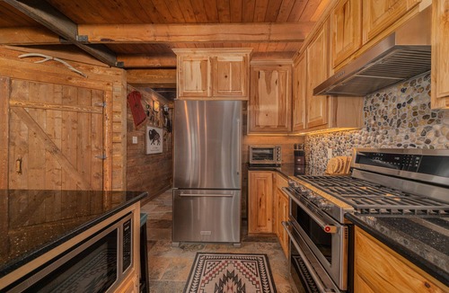 Elk Meadows House | Rustic Cabin, Amazing Views of the Mountains, with sled hill - STR 2022-092
