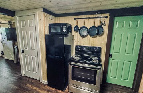 Wellington Cabin | Rustic Chic Couples Retreat/RRG