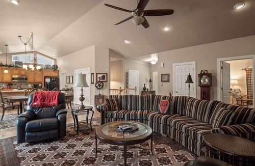 Leadville North House | Rustic & Cozy 4BR - Fenced In Spacious Deck, BBQ