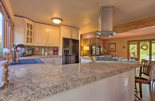 Breckenridge Heights House | Rustic Elegance- 10 min walk to Main, Mountain Views & Direct Access to Trails!