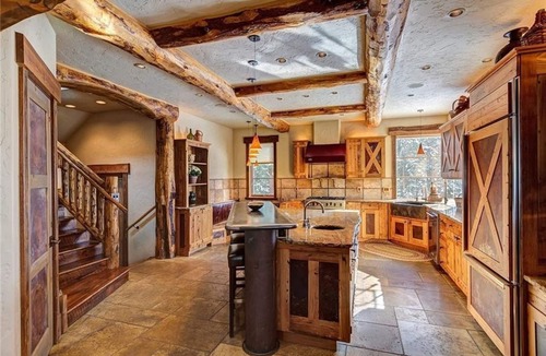 Baldy Mountain House | Rustic-elegance wrapped in custom mountain luxury, steps from Baldy Hiking Trail and shuttle stop