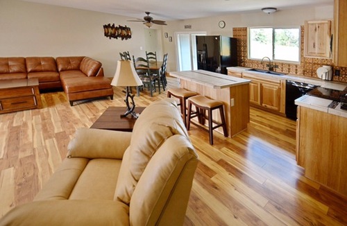 Estes Park House | Rustic Estes Park Home w/Private Hot Tub