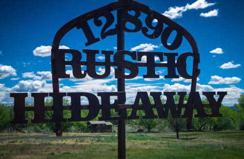Cortez House | Rustic Hideaway