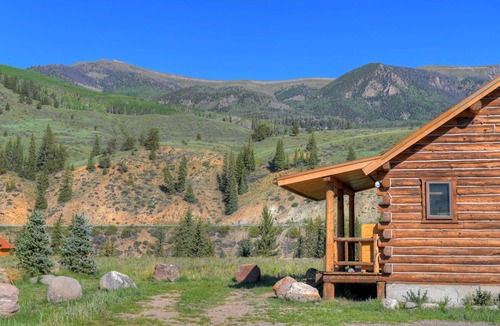 Creede House | Rustic Log Cabin - Close to Creede - Picturesque Views