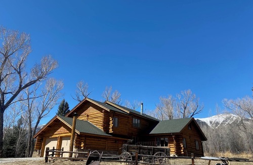 Buena Vista House | Rustic Log Cabin on 3 Elk Creek with views of the Collegiate Range