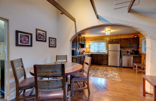 Green Mountain Falls Cabin | Rustic Log Cabin w/Studio ~ 5 Mi to Pikes Peak!