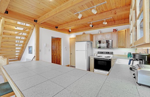 Three Peaks House | Rustic Mountain Escape with Panoramic Views