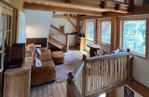 Florissant House | Rustic Mountain Retreat