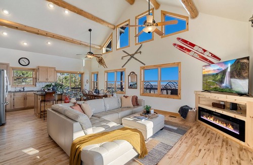 Fort Collins House | Rustic Mtn Home near Marina | Lake & City Views!