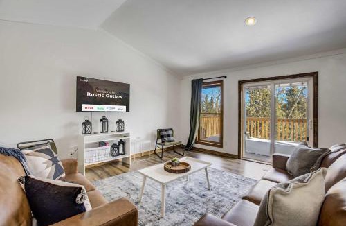 Cripple Creek Ski Chalet | Rustic Outlaw Secluded Escape with Stunning Views