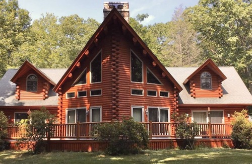 Cape Neddick Ski Chalet | Rustic, Romantic, & Spacious Log Chalet for the Family