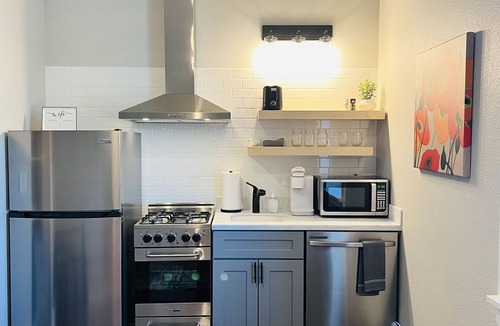 Florence Apartment | 'Sangre De Orange'- apartment in Historic Florence Colorado