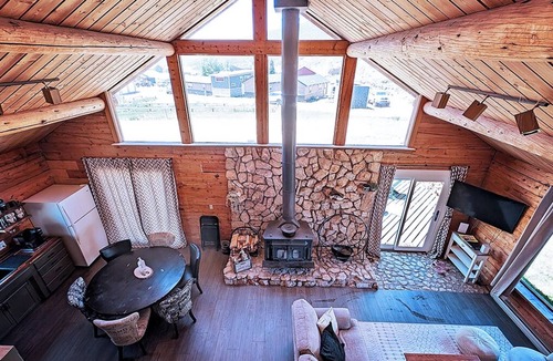 Pitkin Cabin | Sasquatch Lodge - Your perfect adventure basecamp in a historic mining town.