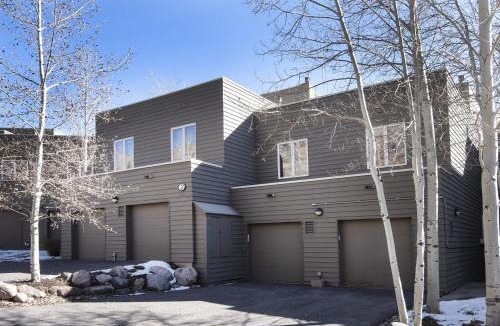 Vail House | Savoy Villas 2D Condo