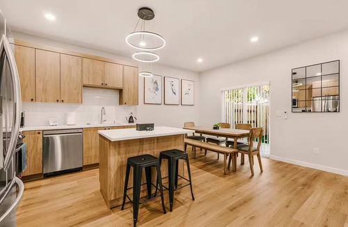 Gresham House | Scandinavian 4BR - King Suite · EV Plug · Sleeps 10