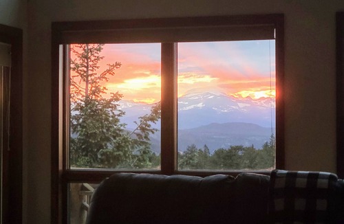 Golden House | Scar Top Mountain Escape, Fiber Internet, Mountain Top Views!