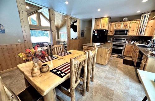 South Fork House | Scenic Solitude