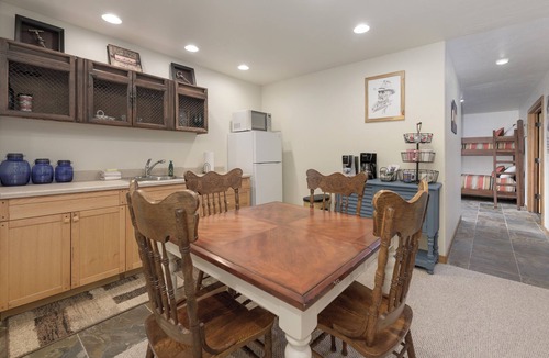 Kremmling Cabin | Secluded 4 bedroom cabin, private HT, mt views