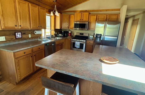 Florissant Cabin | Secluded and Cozy Log Cabin/w Hot Tub + Fire Pit