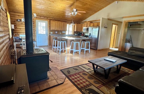 Florissant Cabin | Secluded and Cozy Log Cabin/w Hot Tub + Fire Pit