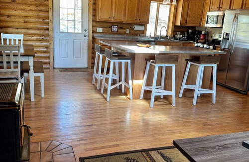 Florissant Cabin | Secluded and Cozy Log Cabin/w Hot Tub + Fire Pit