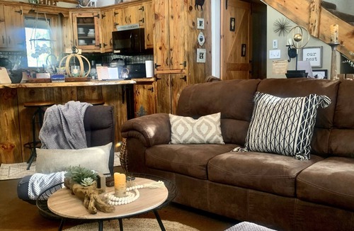 Westcliffe Cottage | Secluded cottage close to town, shops & lake- Deer, Mountains, Stargazing