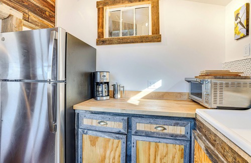 Lazear Cabin | Secluded Couple's Retreat on Farm in Paonia!