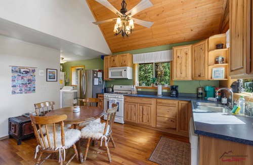Los Ranchitos Estates House | Secluded Cozy Cabin, Pet Friendly, 20 Min to Durango, 10 to Vallecito!