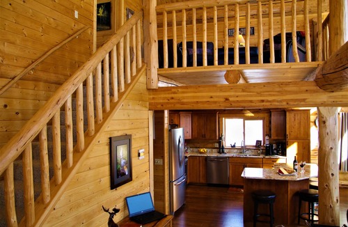 Grand Lake Cabin | Secluded Log Cabin-Lake Mtn Views 7acres Hot Tub by RMNP ping pong,shuffleboard