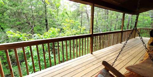Eureka Springs Ski Chalet | Secluded log cabin#4 at Wisteria