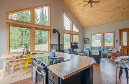 Alma House | Secluded Mountain Cabin Near Breckenridge – Cozy, Scenic, Views of 14K Ft Peaks