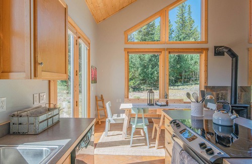 Alma House | Secluded Mountain Cabin Near Breckenridge – Cozy, Scenic, Views of 14K Ft Peaks