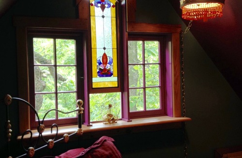 Eureka Springs Historic District Cottage | Secluded Romantic Dollhouse BnB in Downtown Historic District
