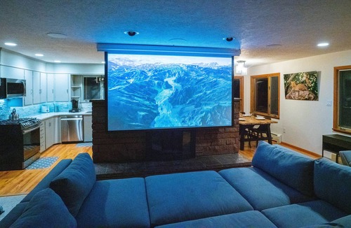 Buena Vista House | Secluded Smart Home- 4K Movie Theater