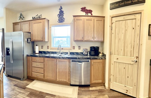 Florissant House | Secluded Spacious Mountain Cabin, Hot Tub, Big Kitchen, Fireplace 4 Treed Acres