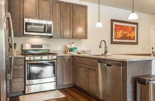 Dillon Condo | See Fall Colors on a Short Walk from This Modern Condo to Lake, Marina & Restaurants