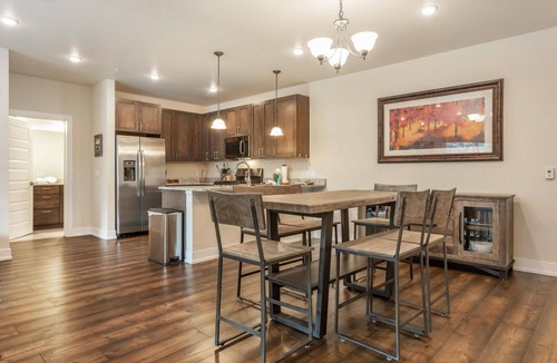 Dillon Condo | See Fall Colors on a Short Walk from This Modern Condo to Lake, Marina & Restaurants