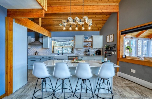 Pagosa Highlands House | See Fall's Changing Colors! Monte Vista Retreat: Hot Tub Pet-Friendly, Fenced Yard, Stunning Views!