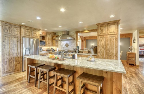 Pagosa Springs House | See Fall's Changing Colors! 4662 Sq Ft Luxe 4BR Home |Little Elk Ranch: 20 Acres, Hot Tub, Views!