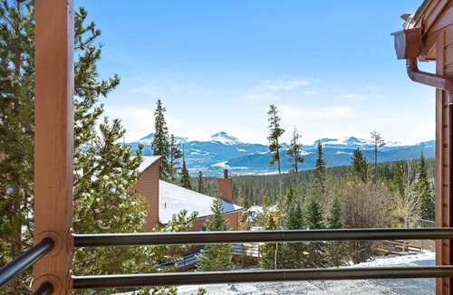 Wildernest Condo | See Fall’s Changing Colors! Panoramic Mountain View, Clubhouse & Fireplace Near Ski Resorts