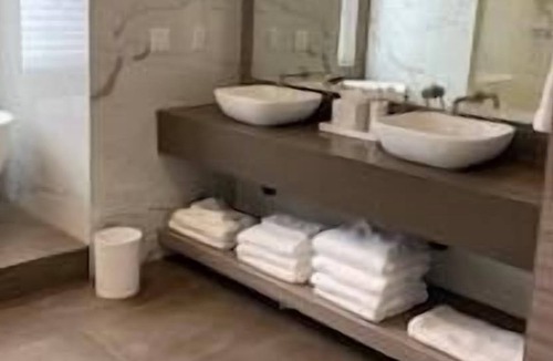 Highland Meadows Condo | Sequoia ~ 5BR Residence~ w/ Grand Hyatt Access
