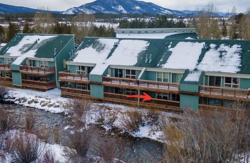 Fraser Apartment | Serene 2 Bedroom Directly on the Fraser River with Mountain Views!