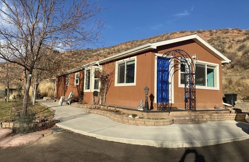 Loveland Cottage | Serene getaway nestled within beautiful Mountains with abundance of wildlife.