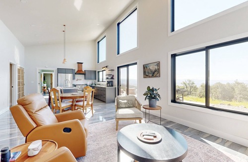 Cedaredge House | Serene mountain retreat with panoramic views & family-friendly amenities